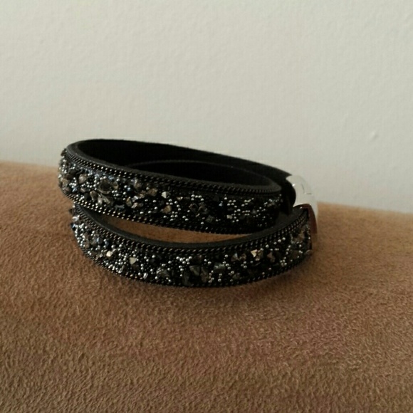 Beaded and faux suede bracelet. - Picture 3 of 4